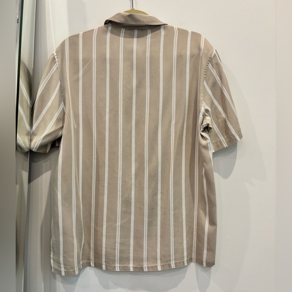 H&M Men’s Button Down T-Shirt - Picture 5 of 6